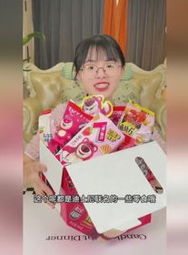 小姐姐抱草莓熊,小姐姐温馨瞬间