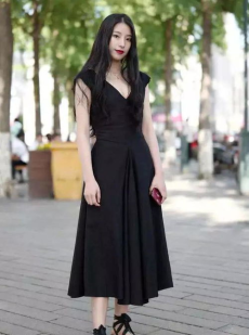 小姐姐穿黑色裙子,小姐姐的优雅风采