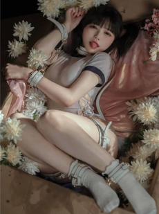 七月喵子,cosplay界的多面女神，从青春活力到性感诱惑的完美蜕变”