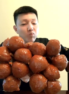 不吃瑜丸啊,颜值博主与社交媒体的力量