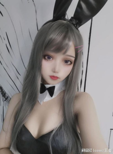 eloise软软,微博红人婚纱照，浪漫入水展现青春魅力”
