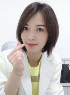 及赌王长房与何超琼同框终年生涯海表每月拿10万生涯费！？15岁幼刘亦菲爆红又一内娱“甜妹天花板”