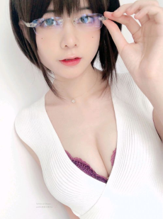 眼酱大魔王w,COS界颜值与身材并重的魅力女神
